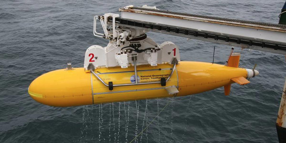 Autosub 6000 recovered onto RRS Discovery