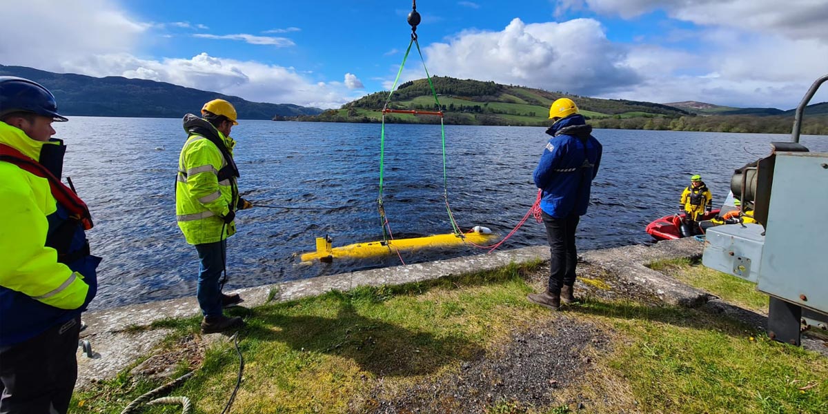 The Oceanids Autosub 2000 Under-Ice (A2KUI) launched from the shore at Loch Ness.